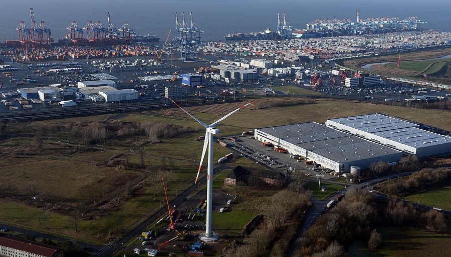 Windkraft in Bremerhaven: Containerumschlag mit Rückenwind