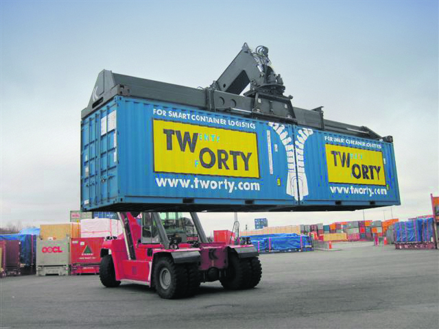 Zwei Container, eine Tworty Box
