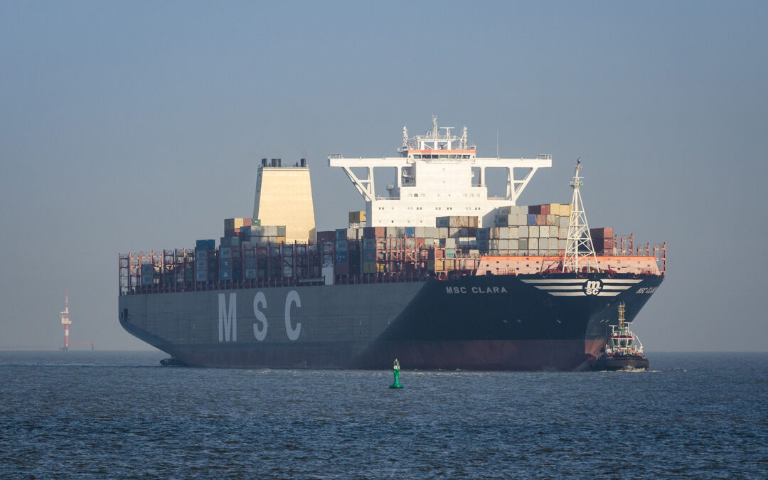 Megacarrier MSC Clara macht am JadeWeserPort fest