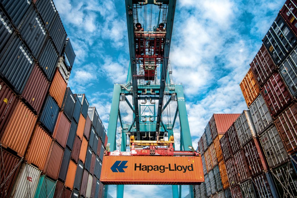 Ob Hapag-Lloyd künftig Container auch über den JadeWeserPort verschifft, hängt laut Rolf Habben Jansen davon ab, wie sich die Linien-, Partner- und Kundenstruktur seiner Reederei künftig entwickelt.