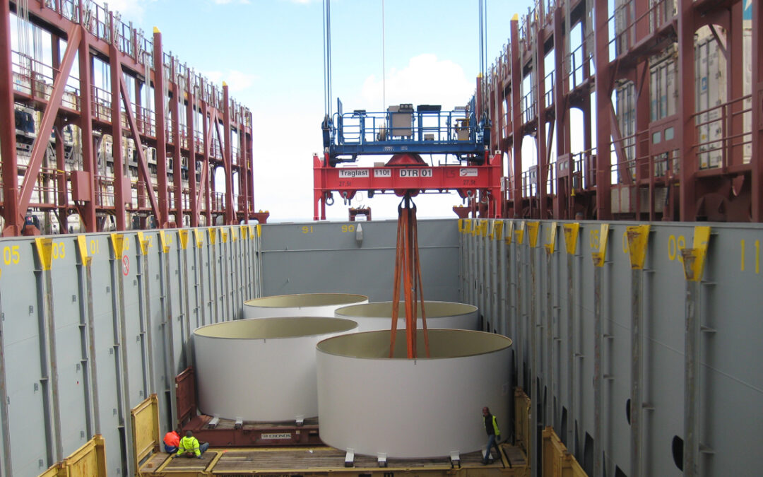 Tonnenschwerer Autoklav über JadeWeserPort verschifft