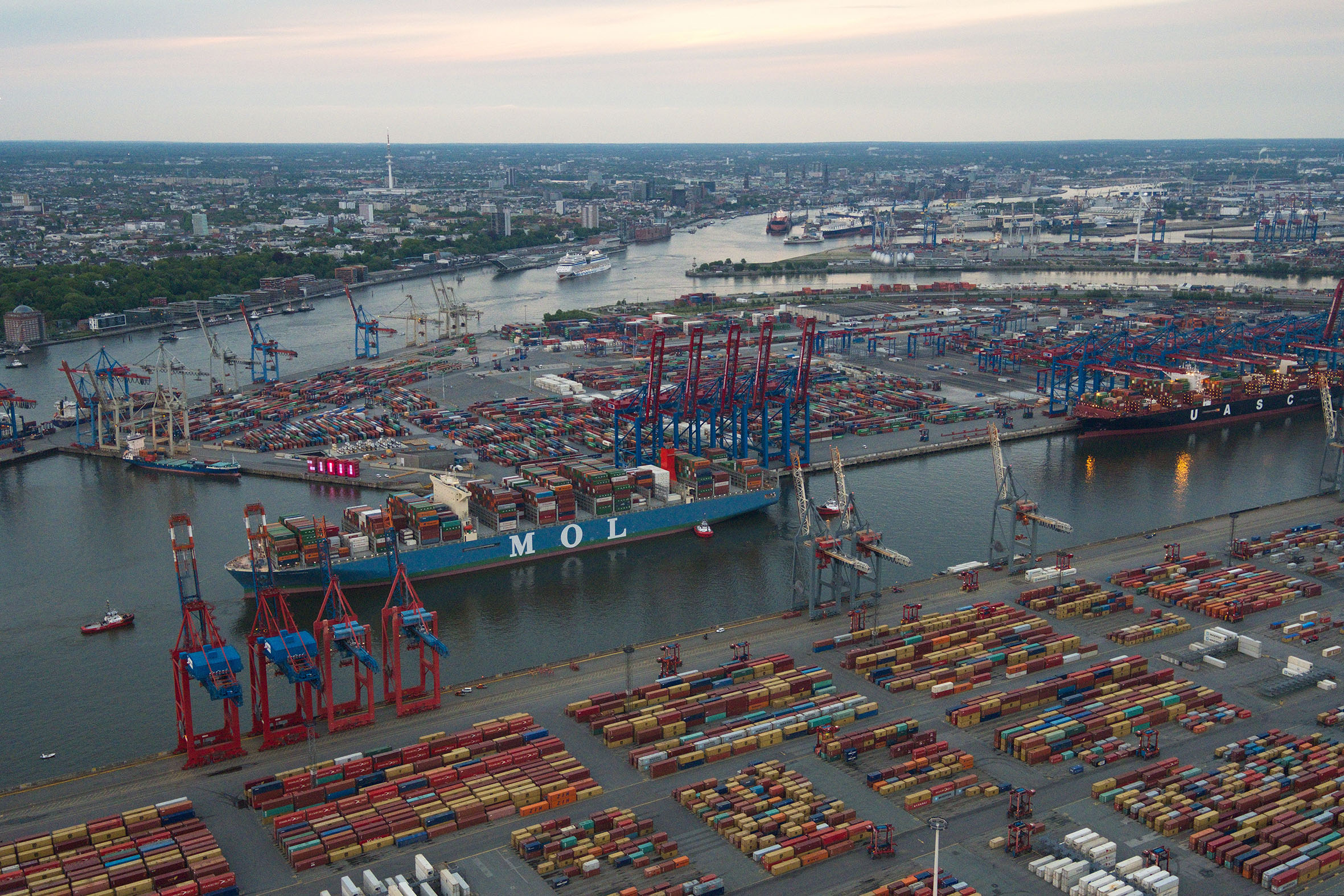 Hamburger Hafen F llt Beim Containerumschlag Weiter Zur ck