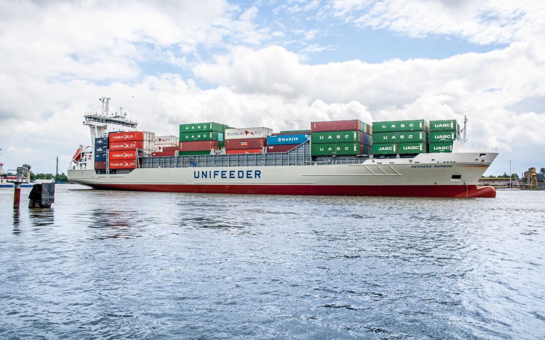 Neue Feederdienste am JadeWeserPort