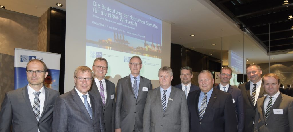 Die Bedeutung der deutschen Seehäfen für die NRW-Wirtschaft wächst. Darin waren sich die Referenten und Organisatoren der Veranstaltung in Düsseldorf einig. Foto: Pressefoto Meyer/Düsseldorf