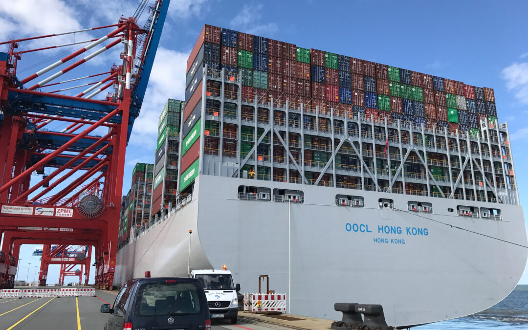 Größtes Containerschiff der Welt am JadeWeserPort