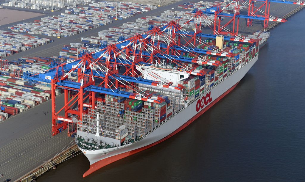 Die OOCL Germany, gemeinsam mit ihrem Schwesterschiff OOCL Hong Kong das derzeit größte Containerschiff der Welt, hat auf ihrer Jungfernfahrt am 16. Oktober 2017 erstmals am JadeWeserPort festgemacht. Der Mega-Carrier kann 21.413 TEU befördern und wird im LL1-Dienst der Ocean Alliance eingesetzt, der Europa mit den Häfen Shanghai, Ningbo, Xiamen, Yantian und Singapur verbindet.