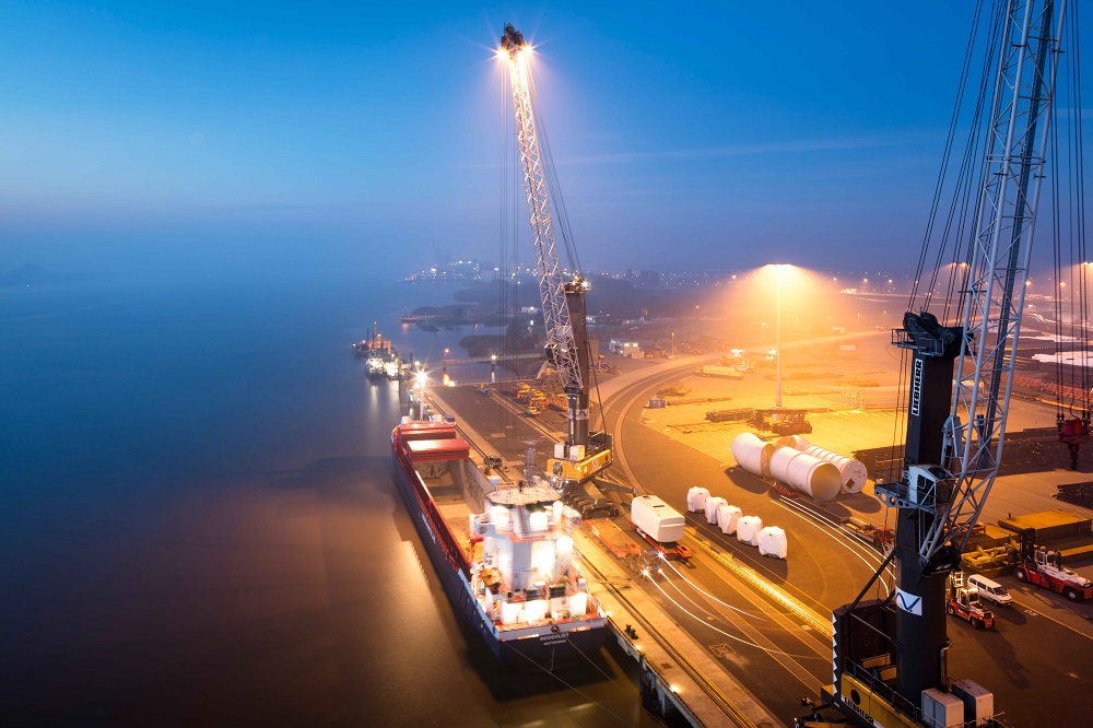 Test von LEP- und LED-Beleuchtung in Häfen