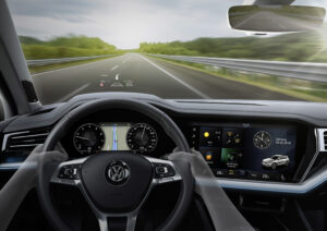 Volkswagen ist bei Innovationen im Automobilbau weltspitze. Das Symbolfoto zeigt einen VW Touareg mit Head-up-Display