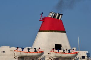 Im Kampf gegen Abgassünder auf See ist in Bremerhaven eine neue Messstation ans Netz gegangen. Seit Oktober 2018 misst die Anlage Schadstoffe in den Rauchfahnen vorbeifahrender Schiffe.