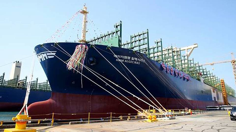 Neuer Mega-Carrier an HMM ausgeliefert. Hapag-Lloyd verzichtet auf Neubestellungen.