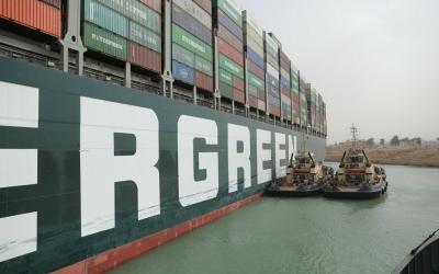 Jeder zehnte Container für Deutschland passiert den Suezkanal