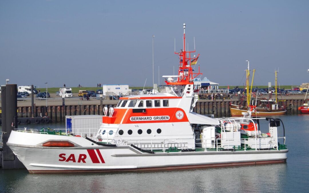 Deutsche Gesellschaft zur Rettung Schiffbrüchiger übt vor Wilhelmshaven