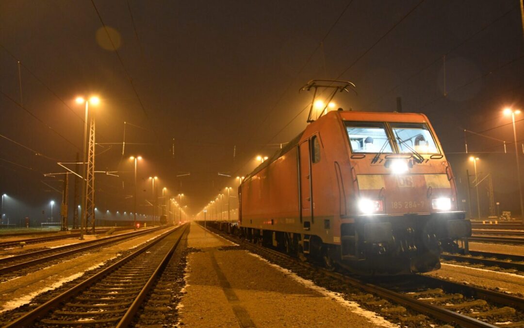 Freie Fahrt mit der E-Lok zum JadeWeserPort