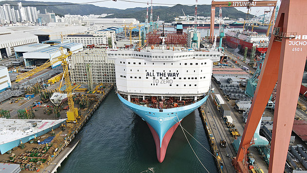 Maersk stellt erstes großes methanolfähiges Containerschiff in Dienst