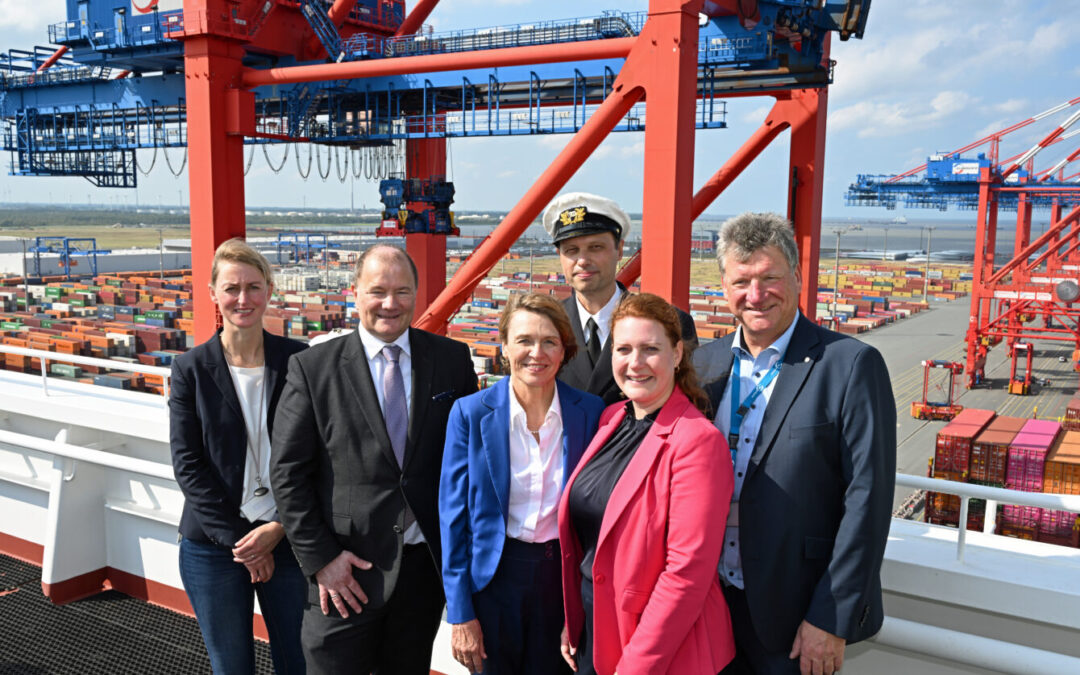 Deutschlands First Lady zu Gast im JadeWeserPort