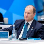 Marc-Oliver Hauswald, Geschäftsführer der JadeWeserPort-Vermarktungsgesellschaft, kam die Ehre zuteil, den JadeWeserPort Wilhelmshaven als leistungsstarke Logistikdrehscheibe und als DAS Tor zu Europa vor dem sogenannten „High-Level-Roundtable“ zu präsentieren.