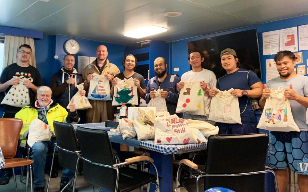 Seemannsmissionen sorgen für ein weihnachtliches Lächeln an Bord