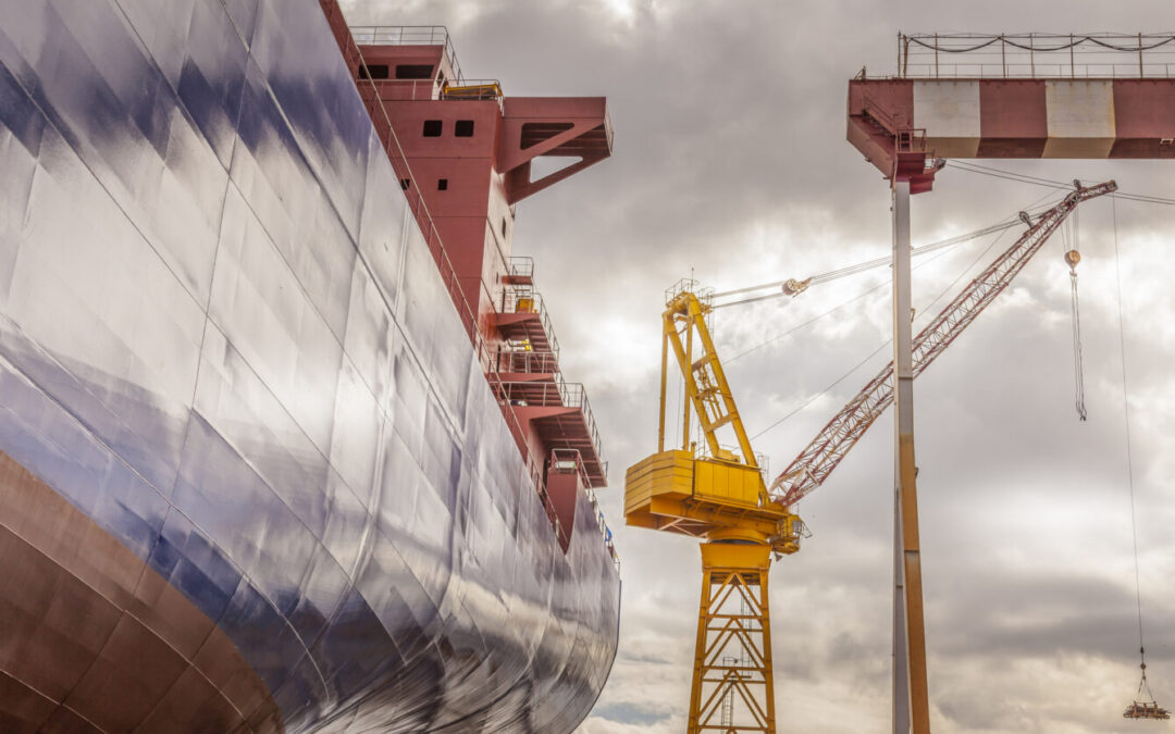 Reedereien bestellten 2025 deutlich weniger Schiffe