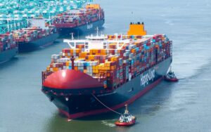 Nach einer Auswertung von Hafen Hamburg Marketing (HHM) liefen im vergangenen Jahr 286 sogenannte Ultra Large Container Vessels (ULCV – deutsch: ultragroßes Containerschiff) den Hamburger Hafen an. Im Vorjahr waren es lediglich 188.