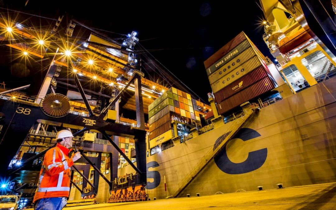 Rotterdam: Gesamtumschlag sinkt, Container legen zu