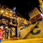 Nach Angaben der Hafenbehörde ging der Gesamtumschlag gegenüber dem Vorjahr um 1,7 Prozent auf 428,4 Millionen Tonnen zurück. Im Containersegment zeigte sich dagegen ein Plus.