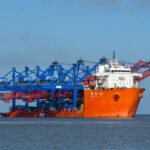 Drei zusätzliche Containerbrücken für den CTA werden per Schiff angeliefert.