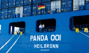 Die Containerschifffahrtslinie Tailwind Shipping Lines, die zum Lidl-Konzern gehört, hat ihr Schiff „Panda 001“ von der portugiesischen auf die deutsche Flagge umgeflaggt.