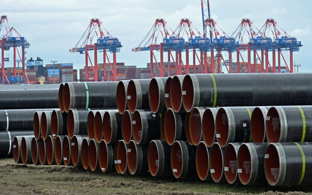 Rohre für Wasserstoff-Infrastruktur lagern im GVZ des JadeWeserPort