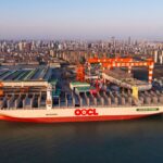 „OOCL Wisdom“ läuft erstmals JadeWeserPort an