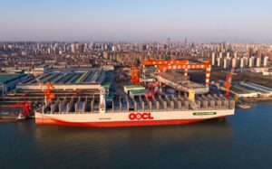 „OOCL Wisdom“ läuft erstmals JadeWeserPort an